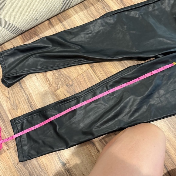 Abercrombie & Fitch Curve Love 90s Straight Vegan Leather Pants - Picture 7 of 9